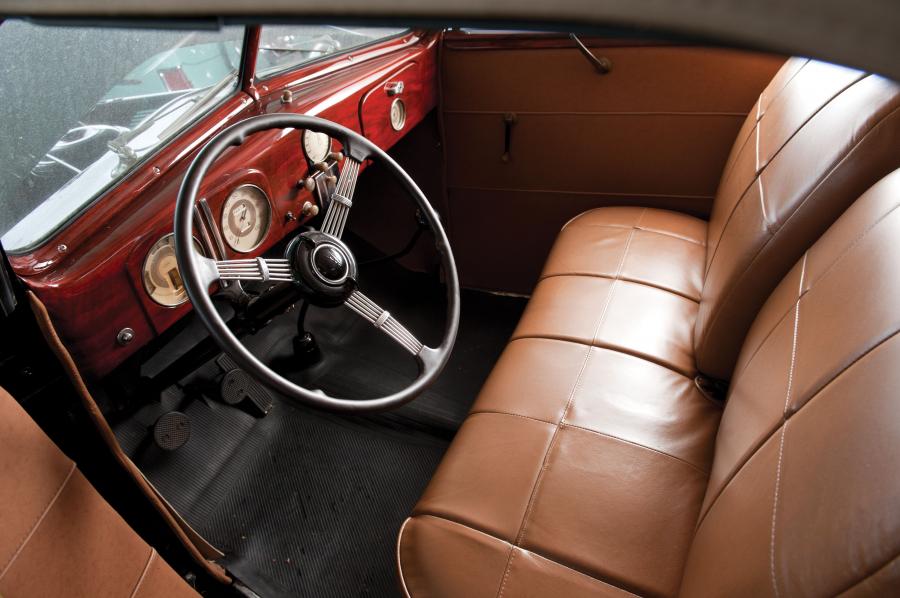  Ford DeLuxe Rumble Seat Cabriolet 1937 года  (фото 17 из 20)